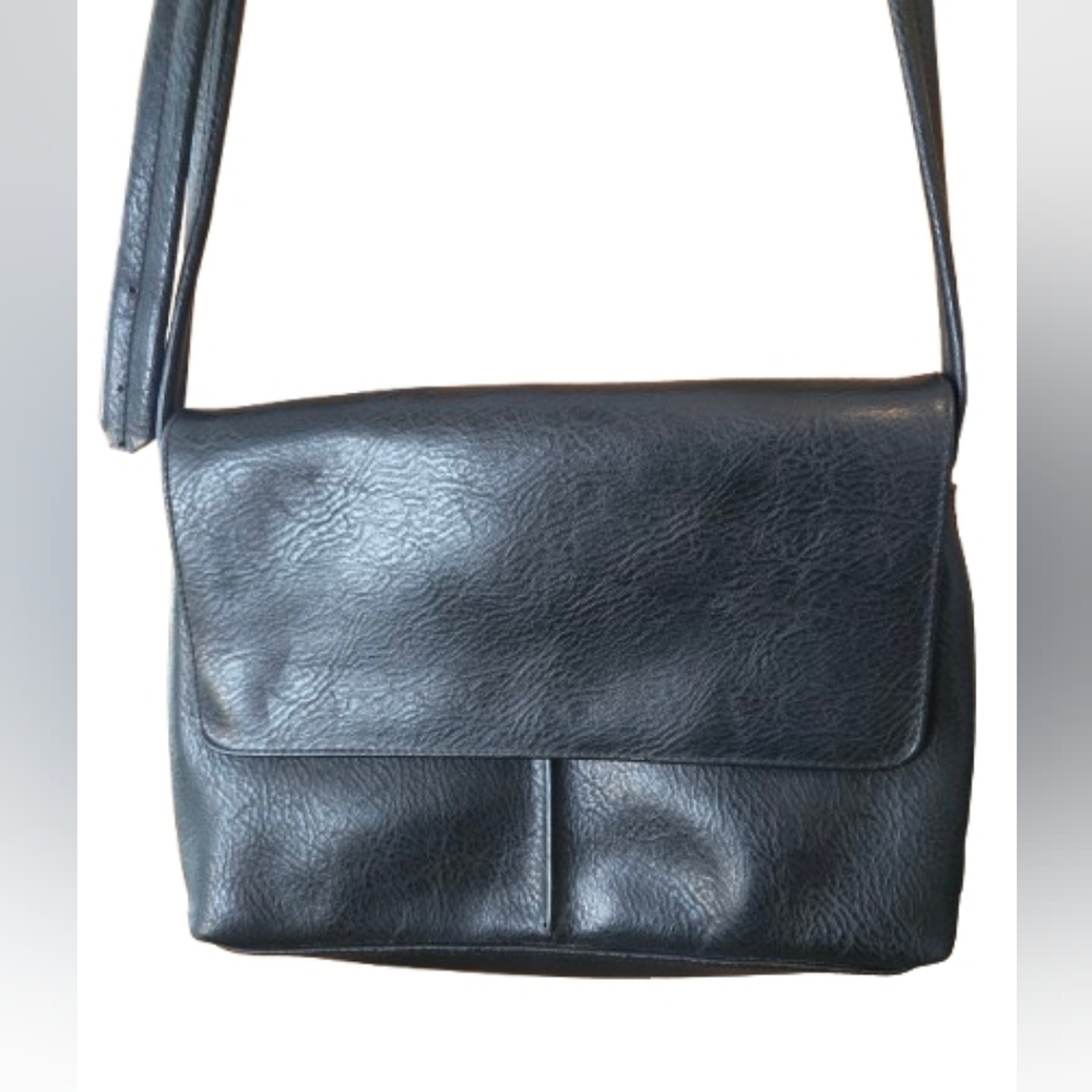 Crazy Horse By Liz Claiborne Black Adjustable Strap Leather Shoulder Bag